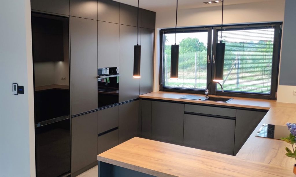 Home Kuchnia antracyt blaty dąb craft złoty